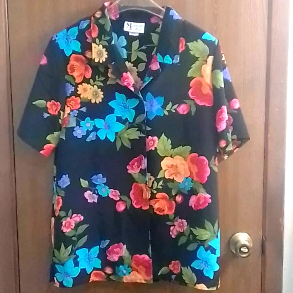 VGC Collared Maggie Sweet Shirt